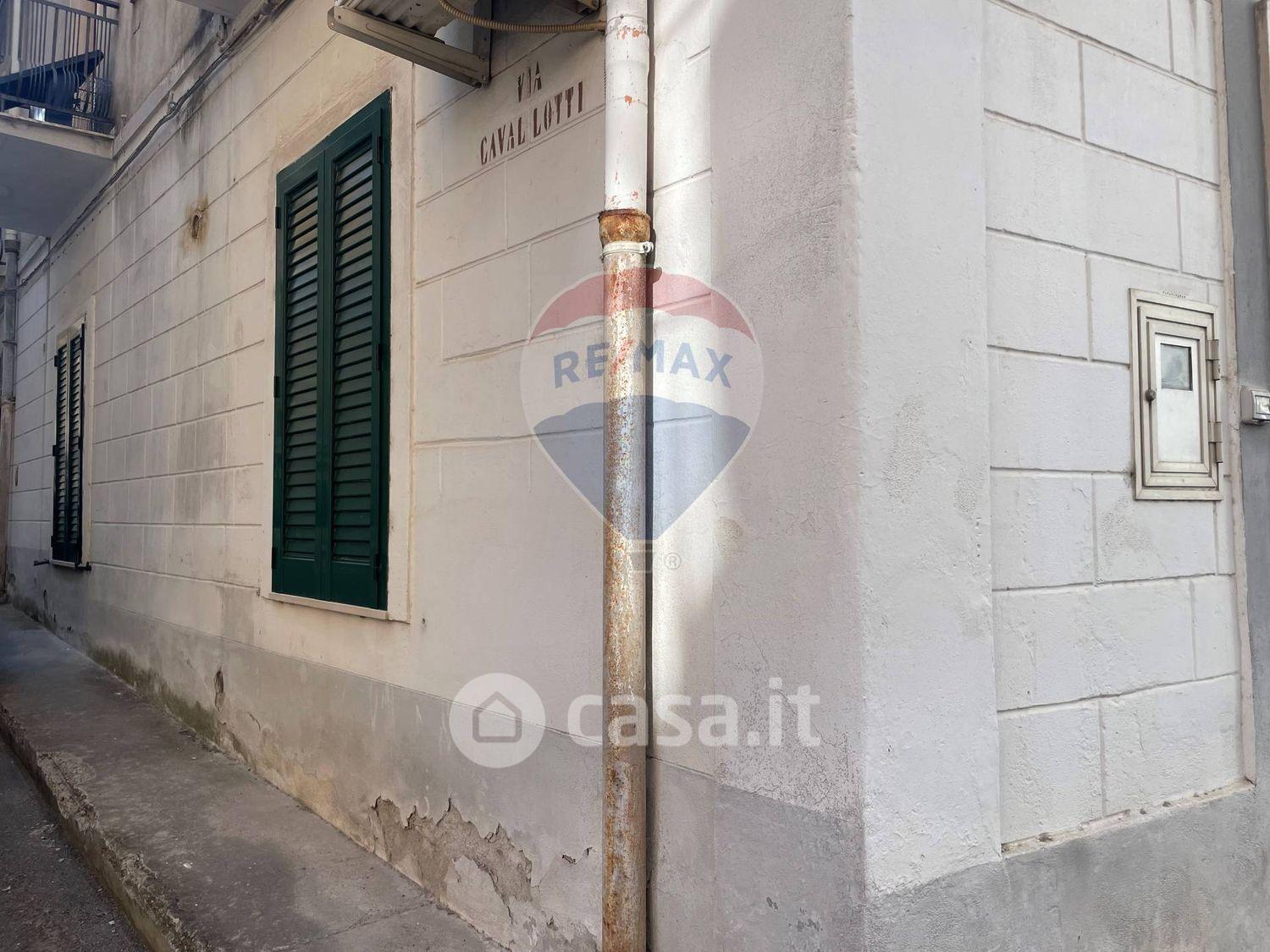 Trilocale in Via Luigi Settembrini 3