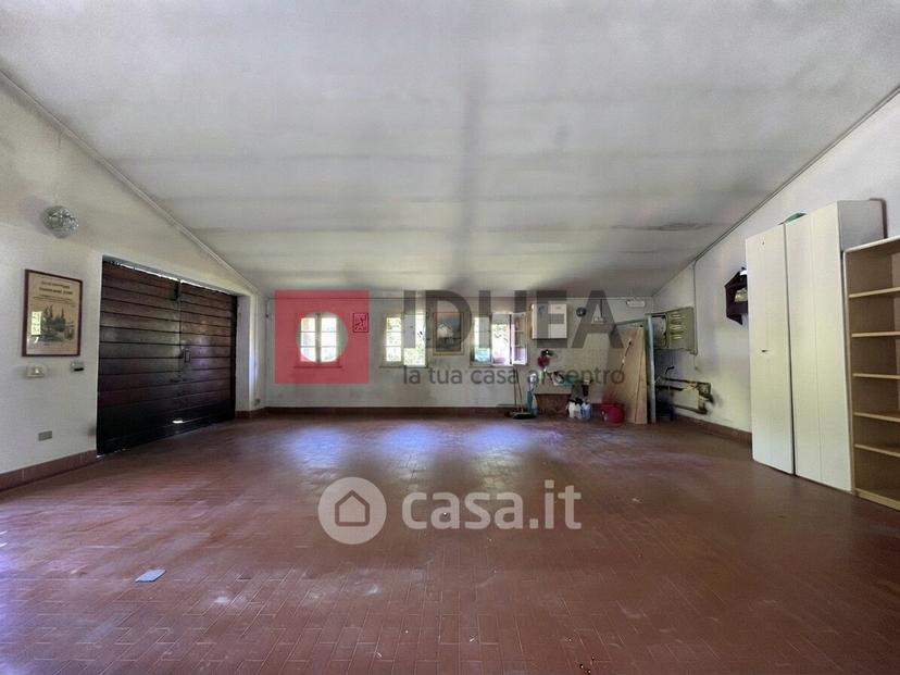 Villa in Via IV Novembre — foto 32 di 39