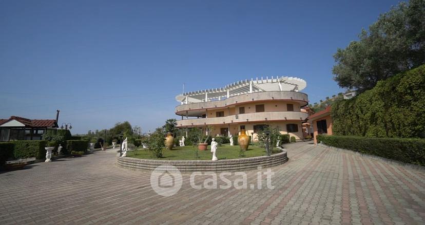 Villa in Via dei Carpini 1 — foto 10 di 51