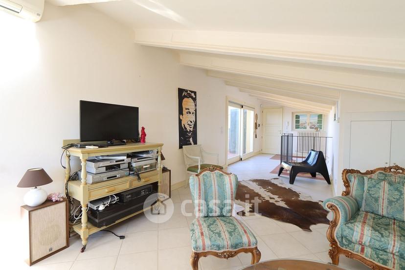 Villa in Viale Alcide de Gasperi 2 — foto 12 di 34