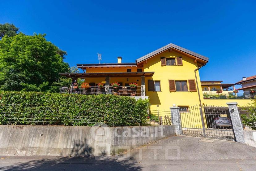 Villa in Via dei Boschi 12 — foto 25 di 37