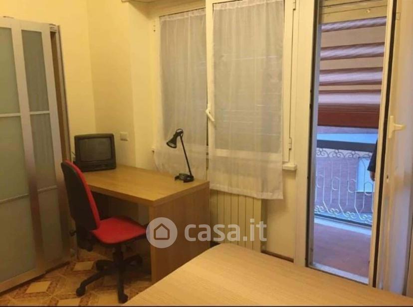 Stanza in Via Isidoro del Lungo — foto 6 di 9