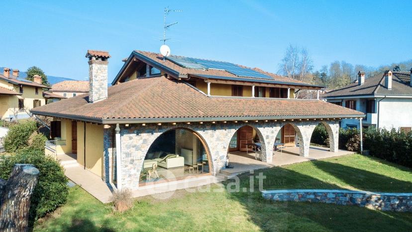 Villa in Via C. Battisti 84 — foto 15 di 39