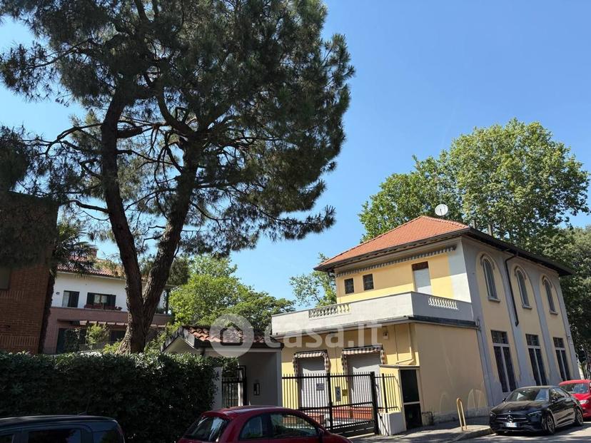 Villa in Via Vittorio Alfieri 2 — foto 61 di 78