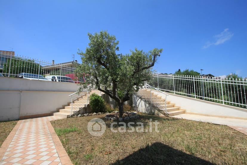 Villa in Contrada San Silvestro — foto 21 di 45