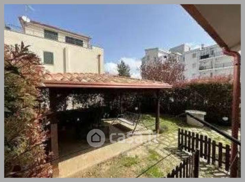 Villa in Via Lanzillotti — foto 2 di 33