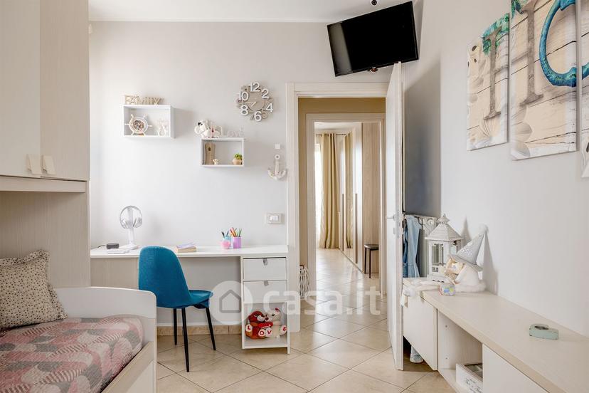Quadrilocale in Via Ugo Foscolo 15 — foto 24 di 37