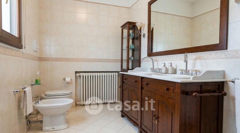 Villa in Via Edmondo de Amicis 7 — foto 24 di 43