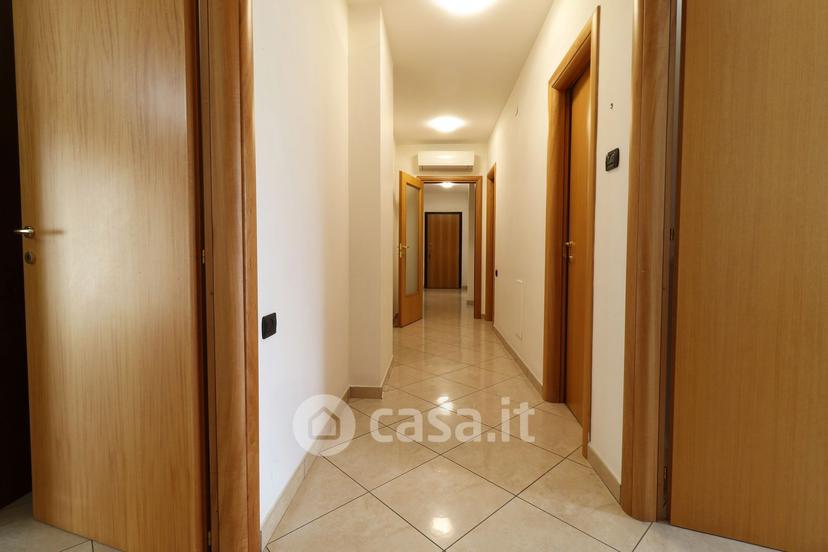 Quadrilocale in Viale Italia — foto 24 di 35