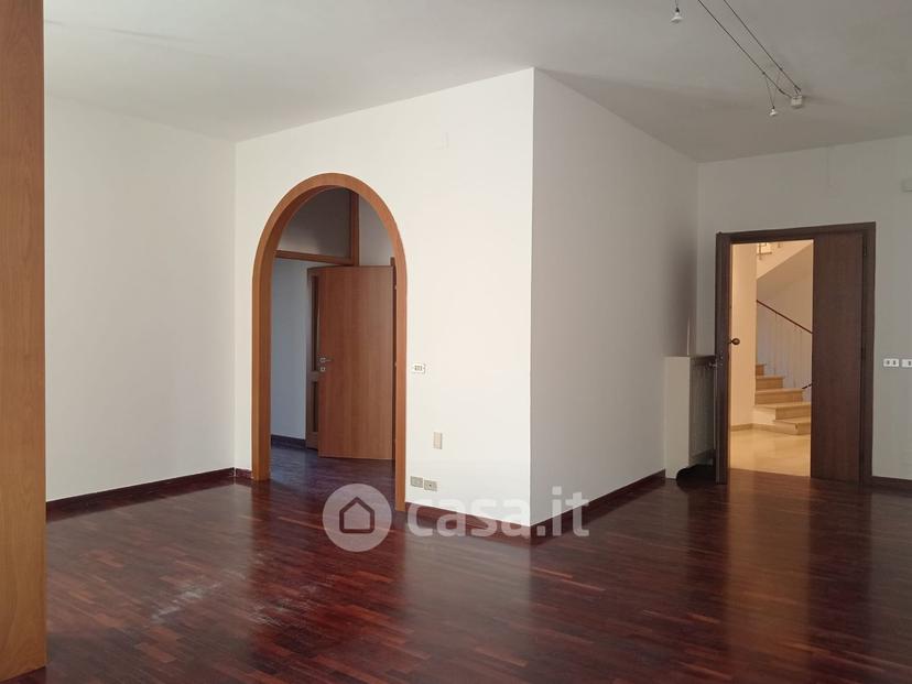 Trilocale in Viale C. Abba 14 — foto 27 di 34