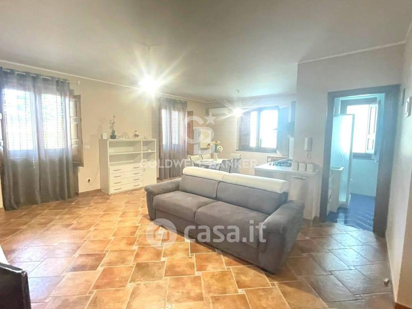 Trilocale in Via Algerazzi 24