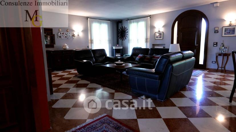 Villa in Via Madonna — foto 2 di 19