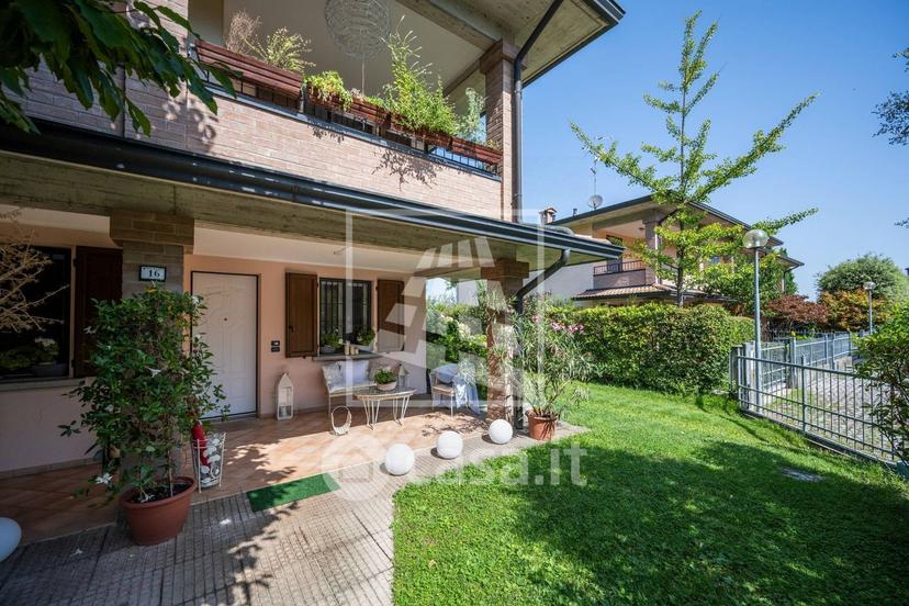 Villa in Via Gianni Rodari 16 — foto 9 di 89