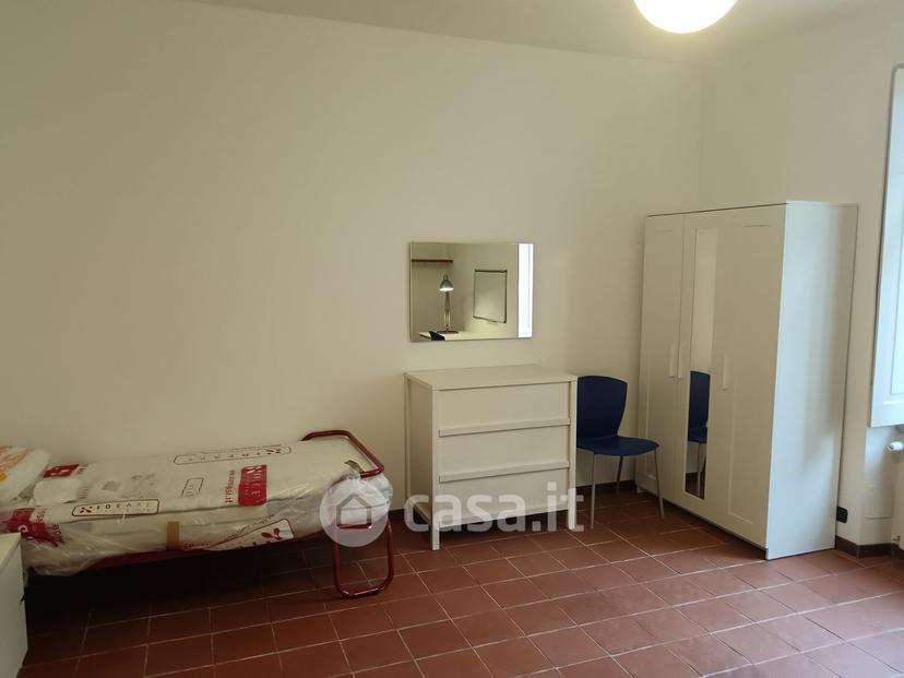 Stanza in Via San Giorgio — foto 7 di 10