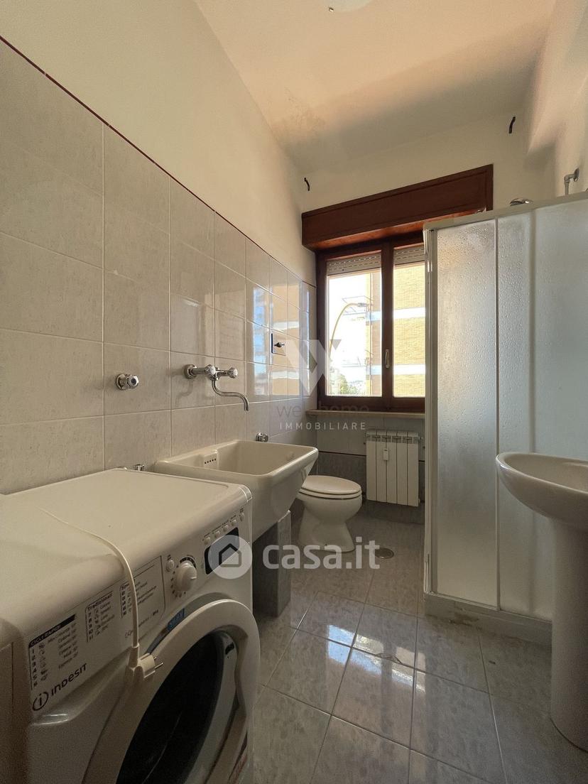 Stanza in Via Luigi d'Amato 17 — foto 16 di 21