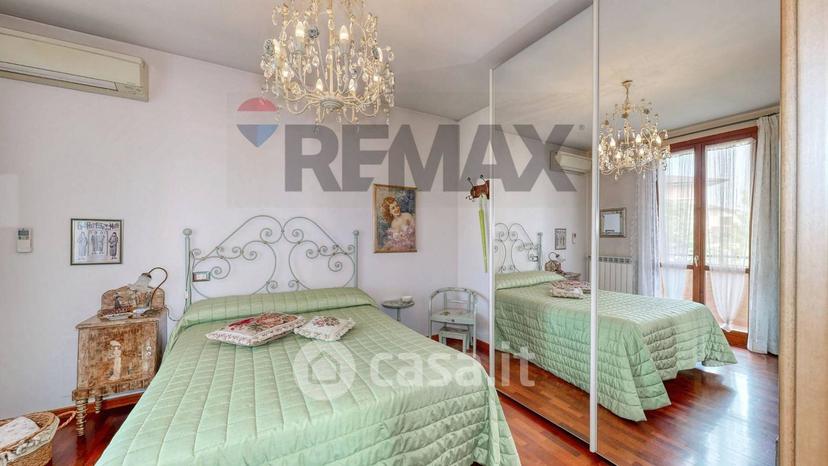 Villa in Via Fratelli Rosselli — foto 9 di 74