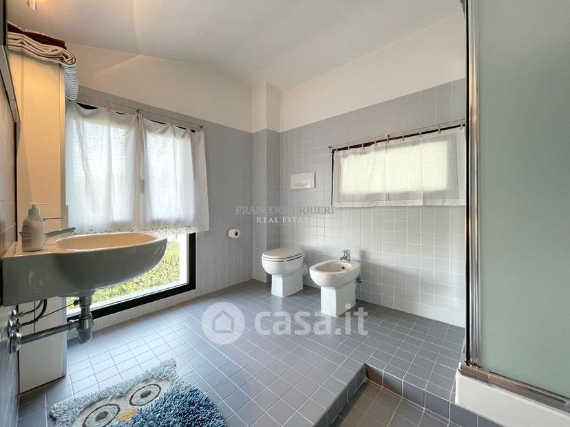 Villa in Via Alcide de Gasperi — foto 34 di 38