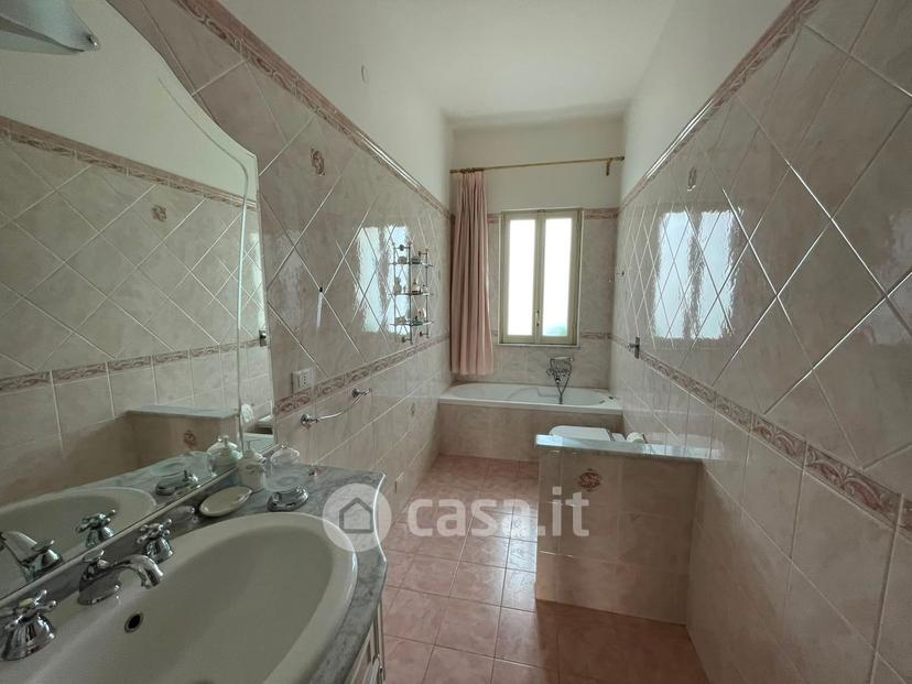 Trilocale in Via Raimondo Franchetti 13 — foto 4 di 17