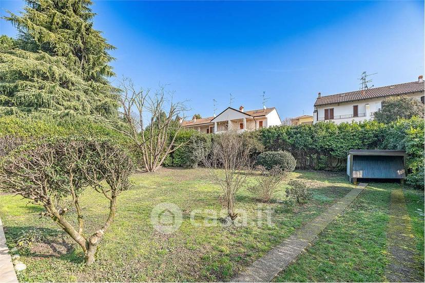 Villa in Via IV Novembre 16 — foto 17 di 23