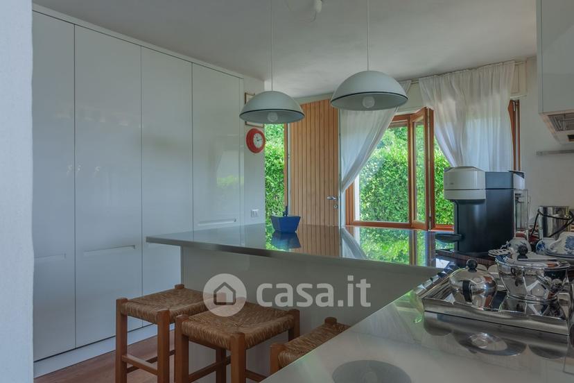 Villa in Via Como 19 — foto 3 di 32