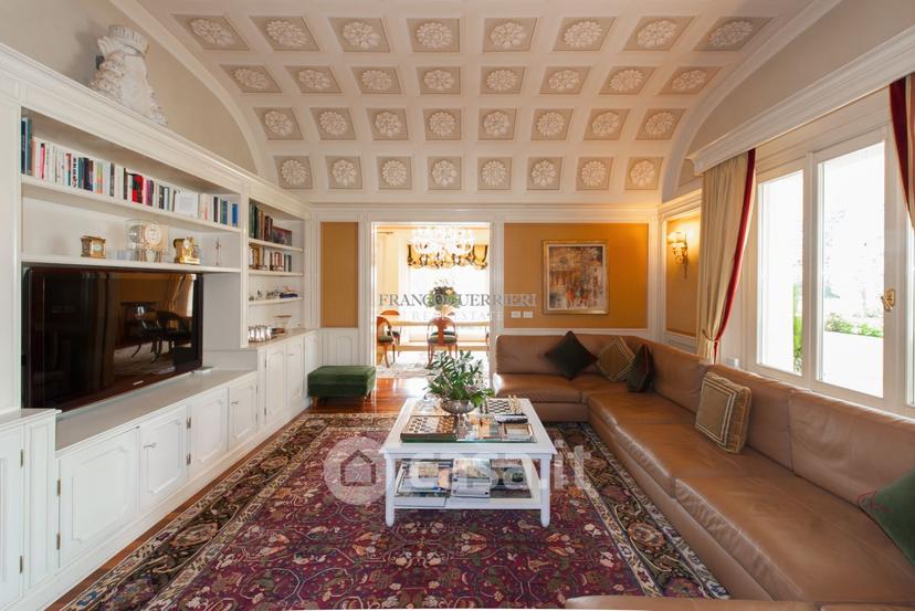 Villa in Via Alcide de Gasperi — foto 2 di 45