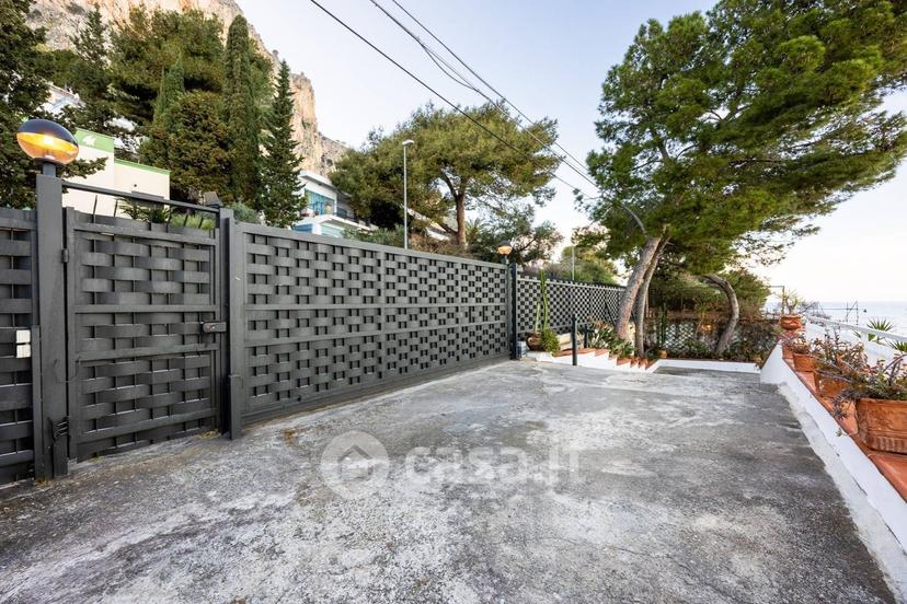 Villa in Lungomare Cristoforo Colombo 2039 — foto 13 di 28