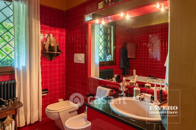 Villa in Piazza G. Marconi 28 — foto 11 di 54