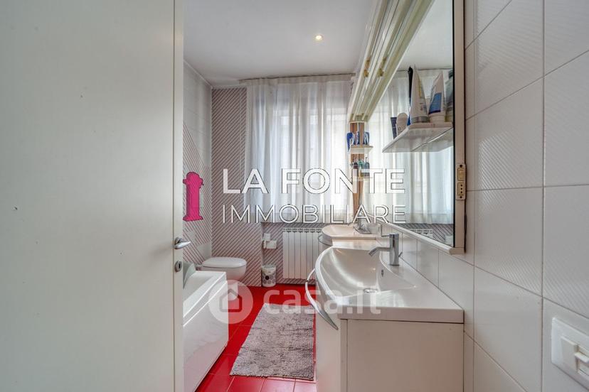 Villa in Via Lombardia — foto 26 di 29