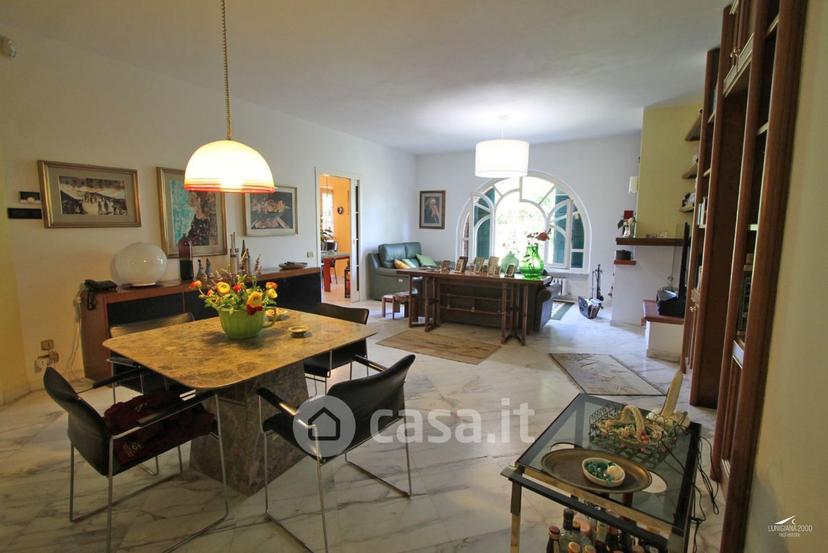 Villa in Viale Monzoni 19 — foto 10 di 44