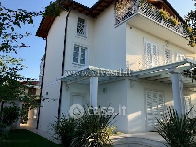 Villa in Via Leonardo da Vinci — foto 22 di 28