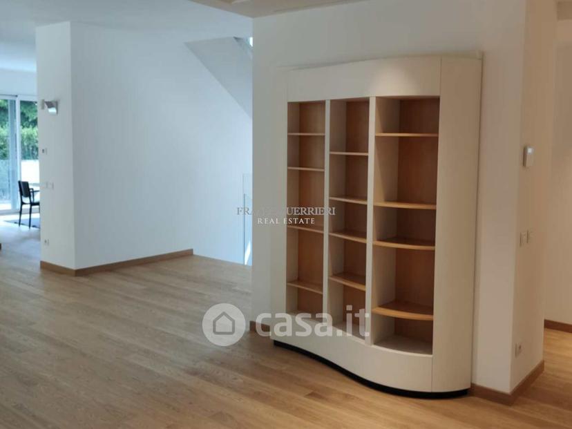Villa in Via Alcide de Gasperi — foto 14 di 29