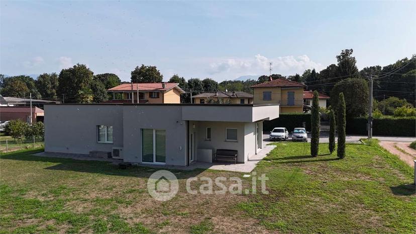 Villa in Via Giacomo Leopardi 77 — foto 9 di 36