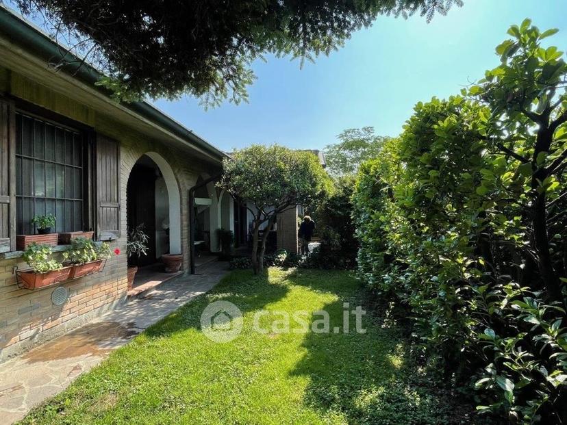 Villa in Via Sandro Pertini — foto 23 di 56