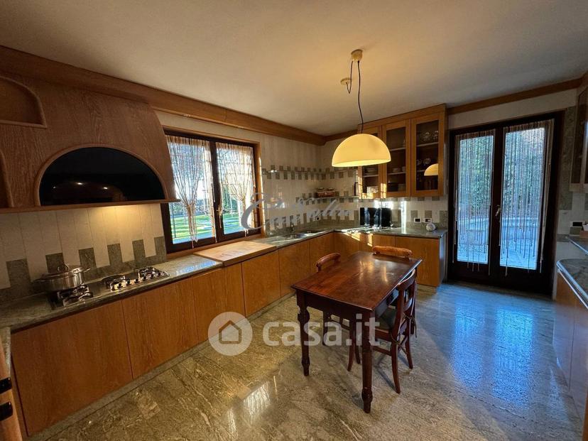 Villa in Via Cervino 1 — foto 13 di 25