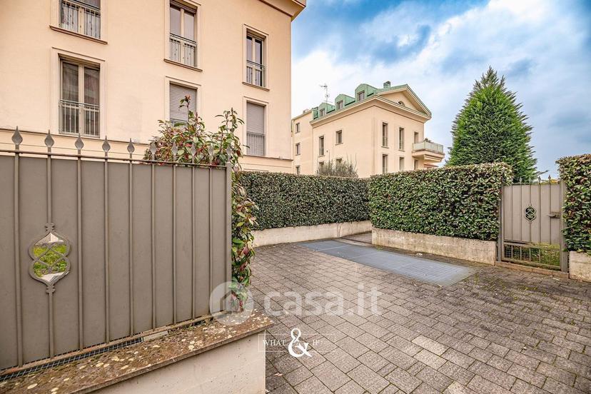 Trilocale in Via Lecco 190 — foto 26 di 32