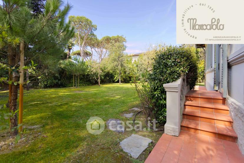 Villa in Via C. Cavour 1 — foto 20 di 31