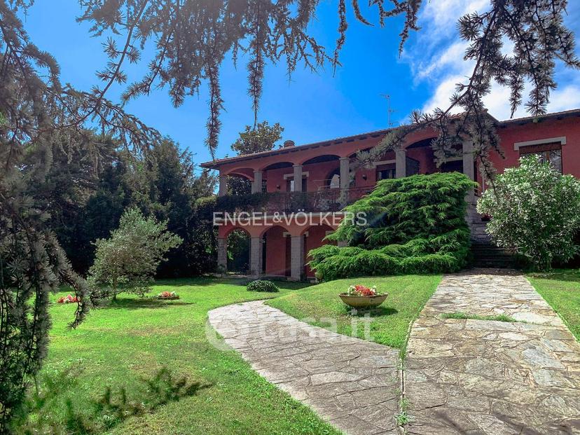 Villa in Via Caduti della Liberazione 32 — foto 31 di 35