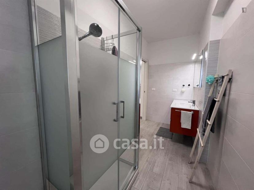 Stanza in Via Genova — foto 11 di 42