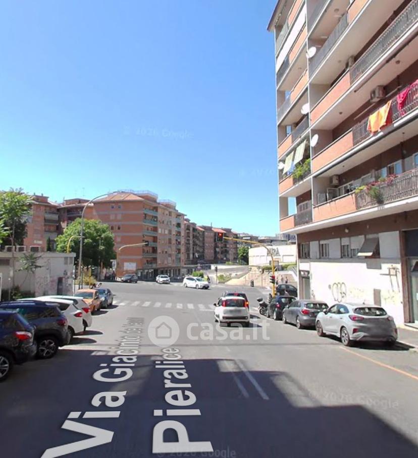 Quadrilocale in Via Giacinto de Vecchi Pieralice 5