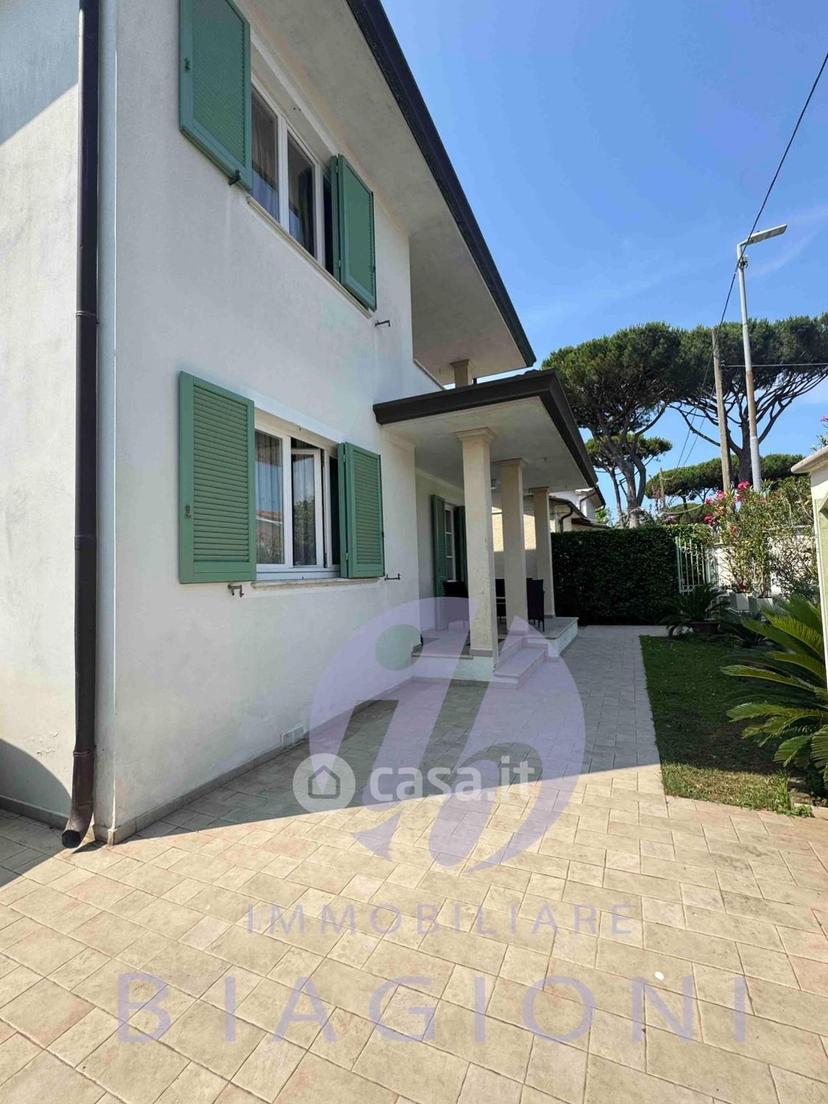 Villa in Via Cortona 120 — foto 13 di 37