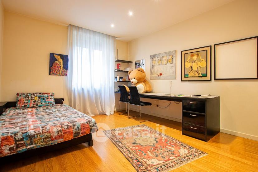 Trilocale in Via Fratelli Bronzetti 16 — foto 40 di 54