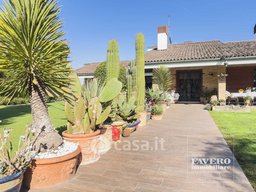 Villa in Piazza G. Marconi 28 — foto 23 di 54