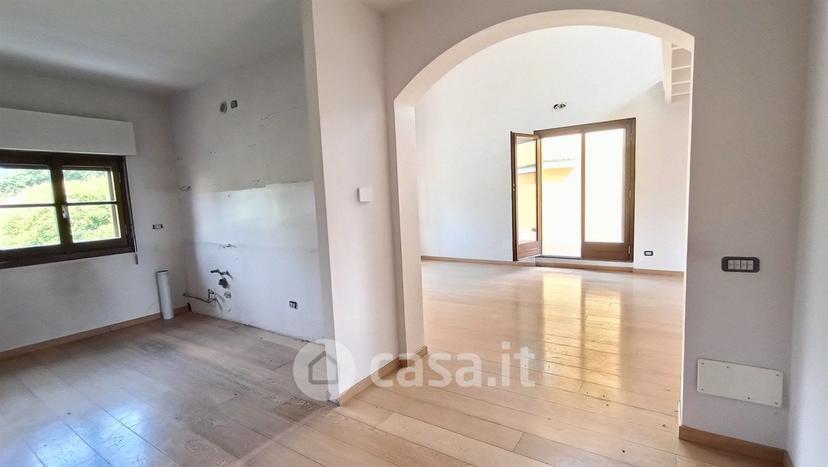 Appartamento in Via Ugo Foscolo 12 — foto 28 di 57