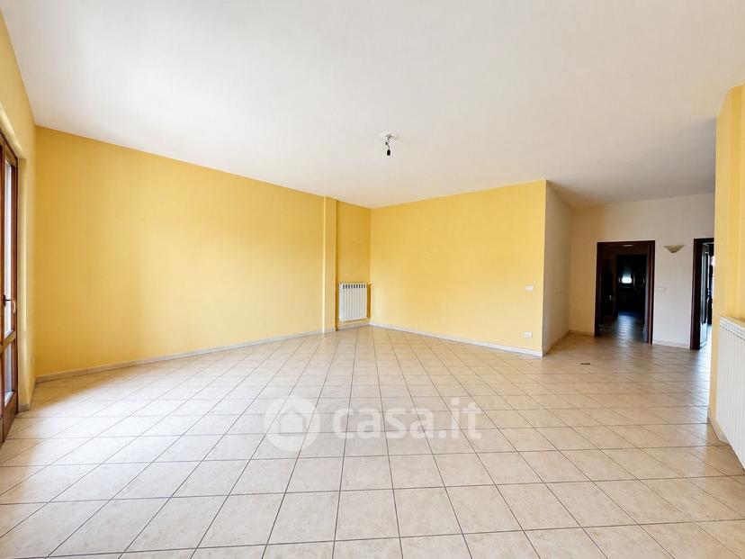Trilocale in Via Fratelli Cervi 19 — foto 3 di 23