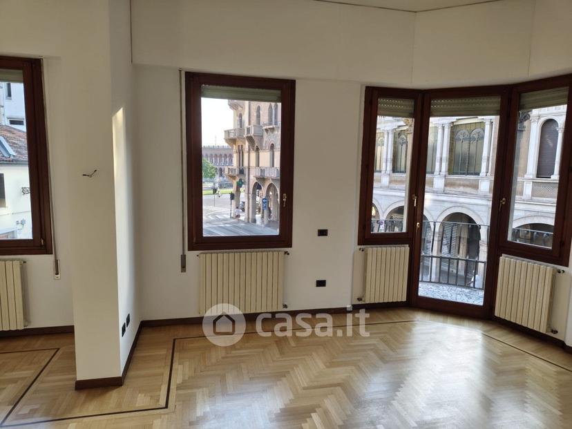 Quadrilocale in Via Beato Luca Belludi — foto 9 di 29