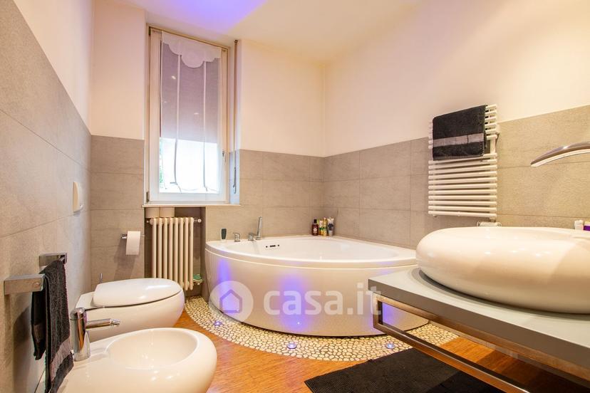 Trilocale in Via Fratelli Bronzetti 16 — foto 22 di 54