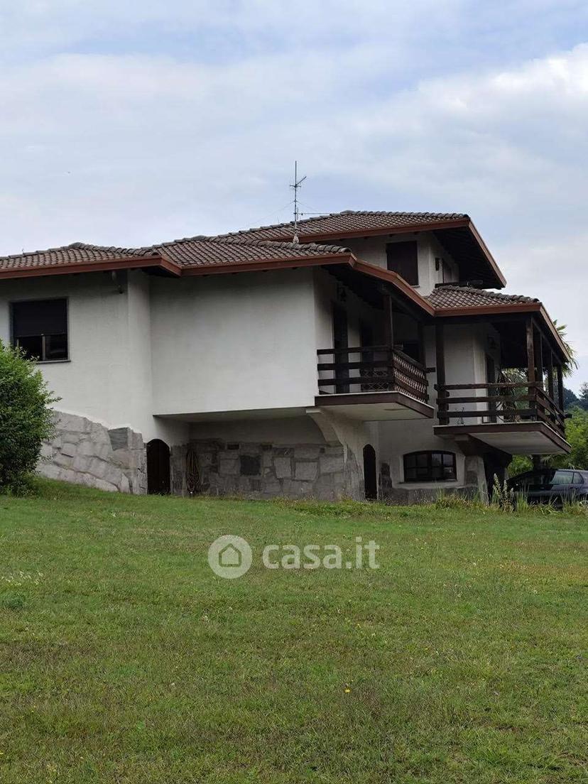 Villa in Via degli Alpini 1 — foto 4 di 41