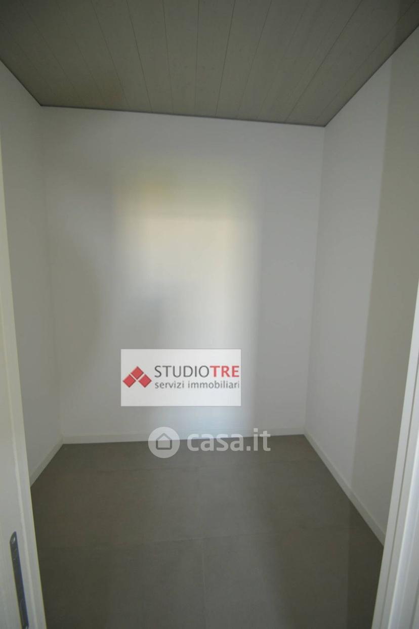 Quadrilocale in Via F .turati 1 — foto 22 di 68