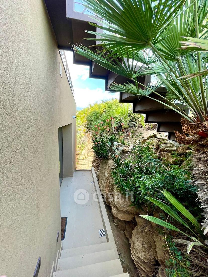 Villa in Via Caio Duilio — foto 27 di 45