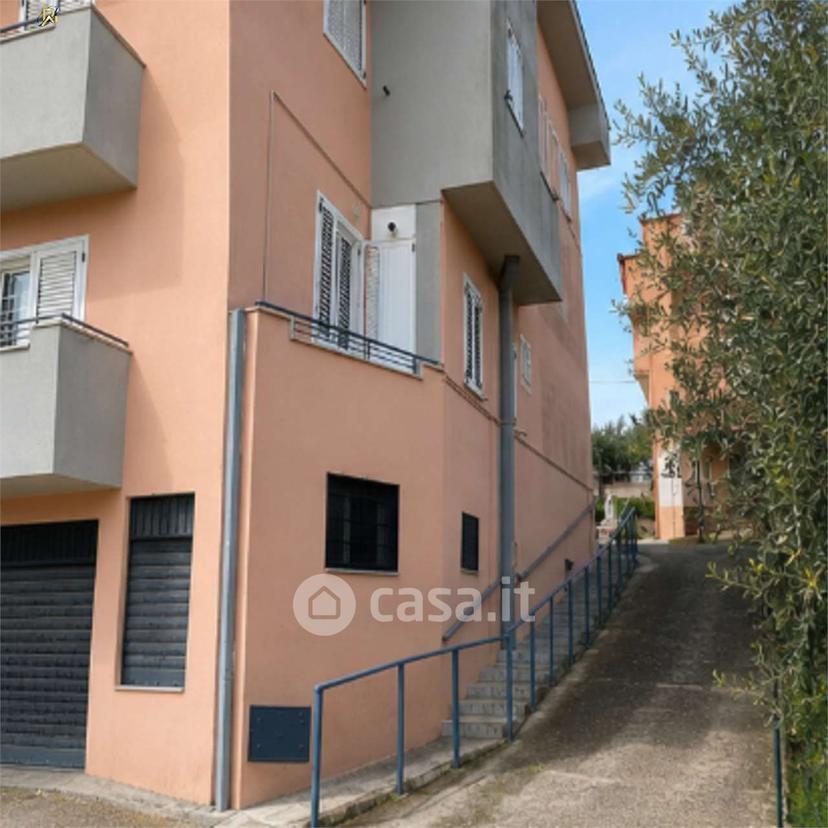 Quadrilocale in Via Nicholas Green 105 — foto 30 di 34